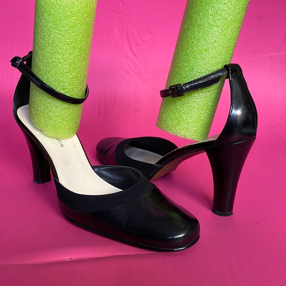 Anne Klein Size 9 strappy little black heels! So stylish and versatile!